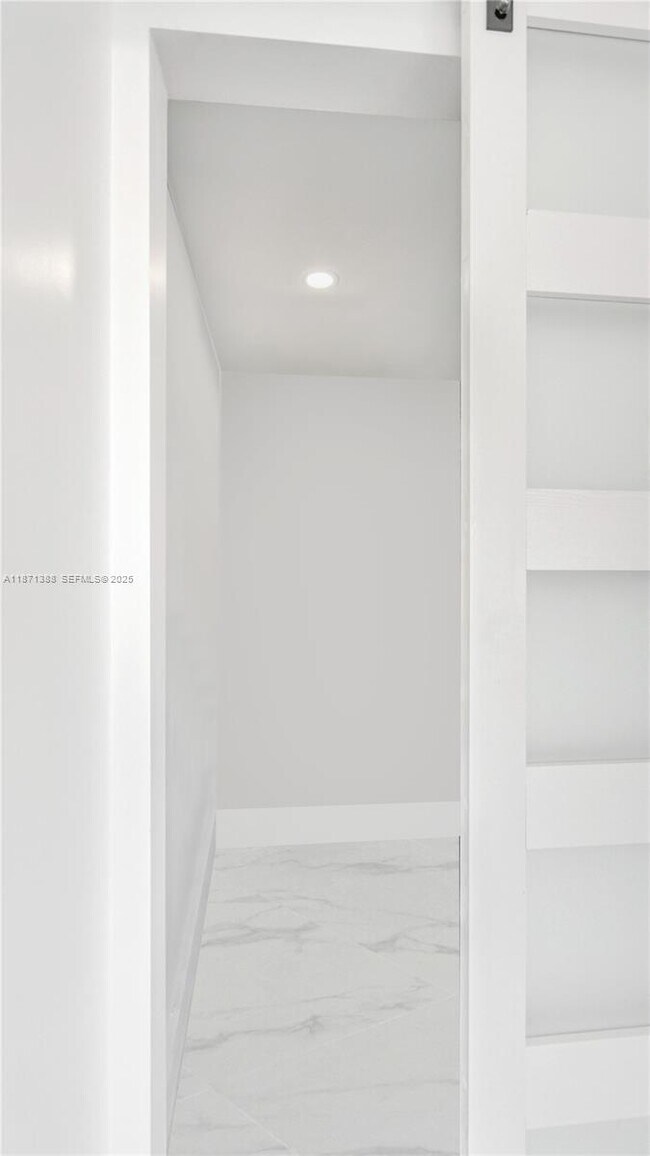 Building Photo - 1985 S Ocean Dr