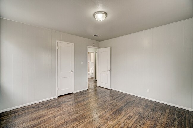 Building Photo - 3 Bed 1 Bath in Del City!