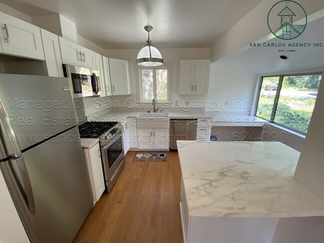 Building Photo - Private and Updated Three Bedroom Carmel H...