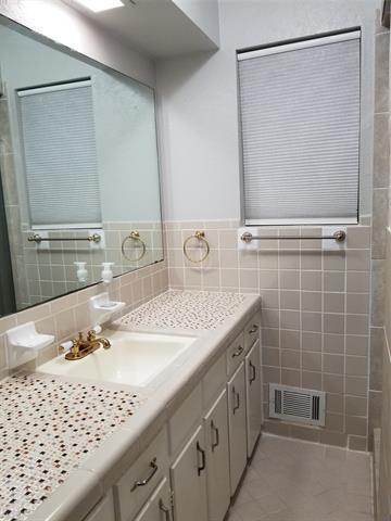 Building Photo - 7555 Brentcove Cir