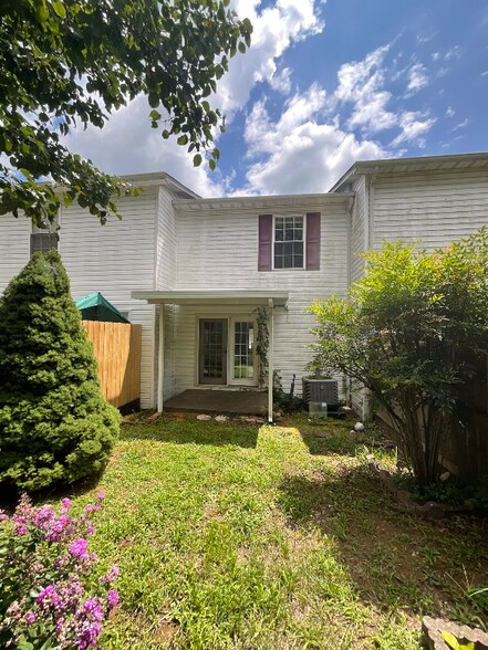 Building Photo - 45 Tulip Grove Cir