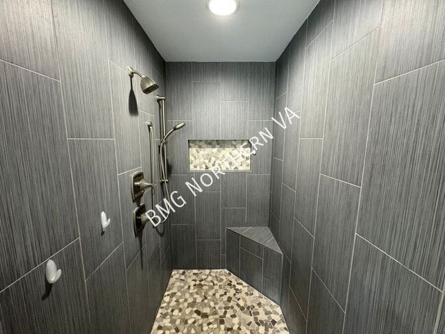 Building Photo - 8930 Kingbird Ct