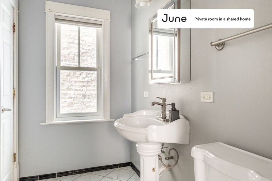 Building Photo - Room in Shared 3 bed/1 bath home