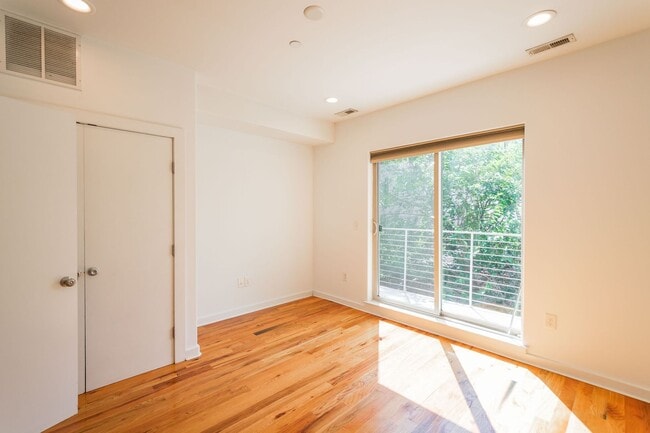 Building Photo - 1642 N Marshall St