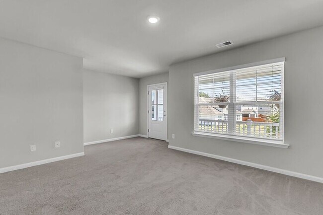 Building Photo - 425 Ribiero Dr