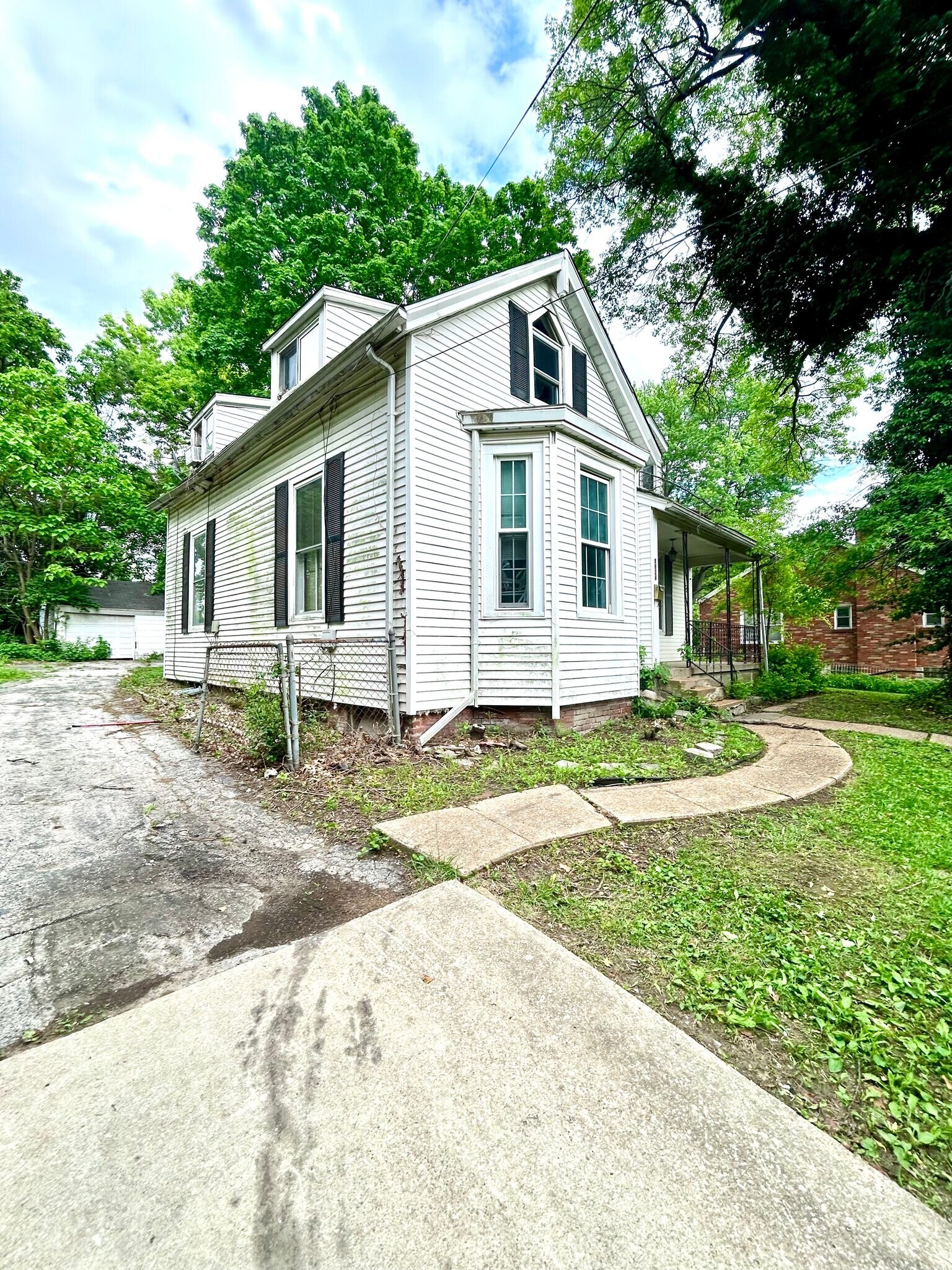 Building Photo - 8824 Huiskamp Ave