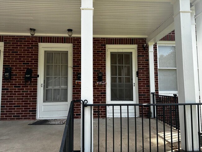 Building Photo - 547 Wilkinson St