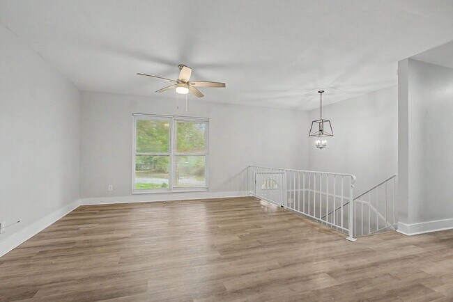 Building Photo - 1811 Devra Dr
