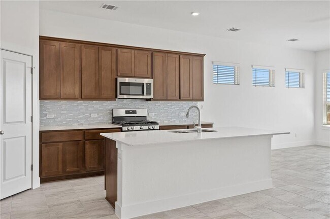 Building Photo - 121 Buckle Cove