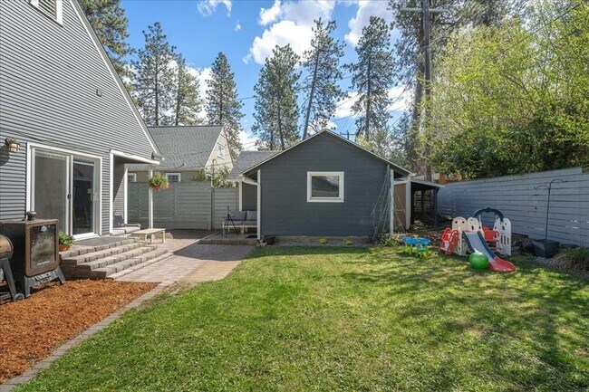 Building Photo - South Hill 1 1/2 Story 4 Bedroom 3 Bath Home