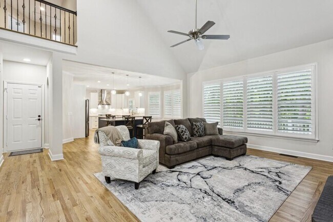 Building Photo - 5032 Hickory Hills Dr