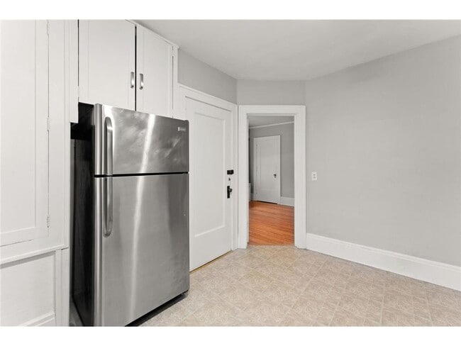 Building Photo - 1501 Summit Ave