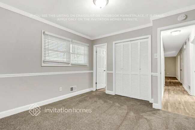 Building Photo - 3782 Lake Dr SE