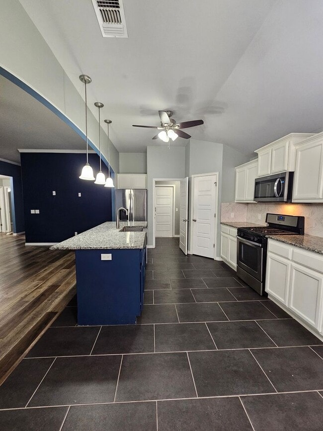 Building Photo - (3) Bed/(2) Bath in Bellatona Addition! Avail NOW!