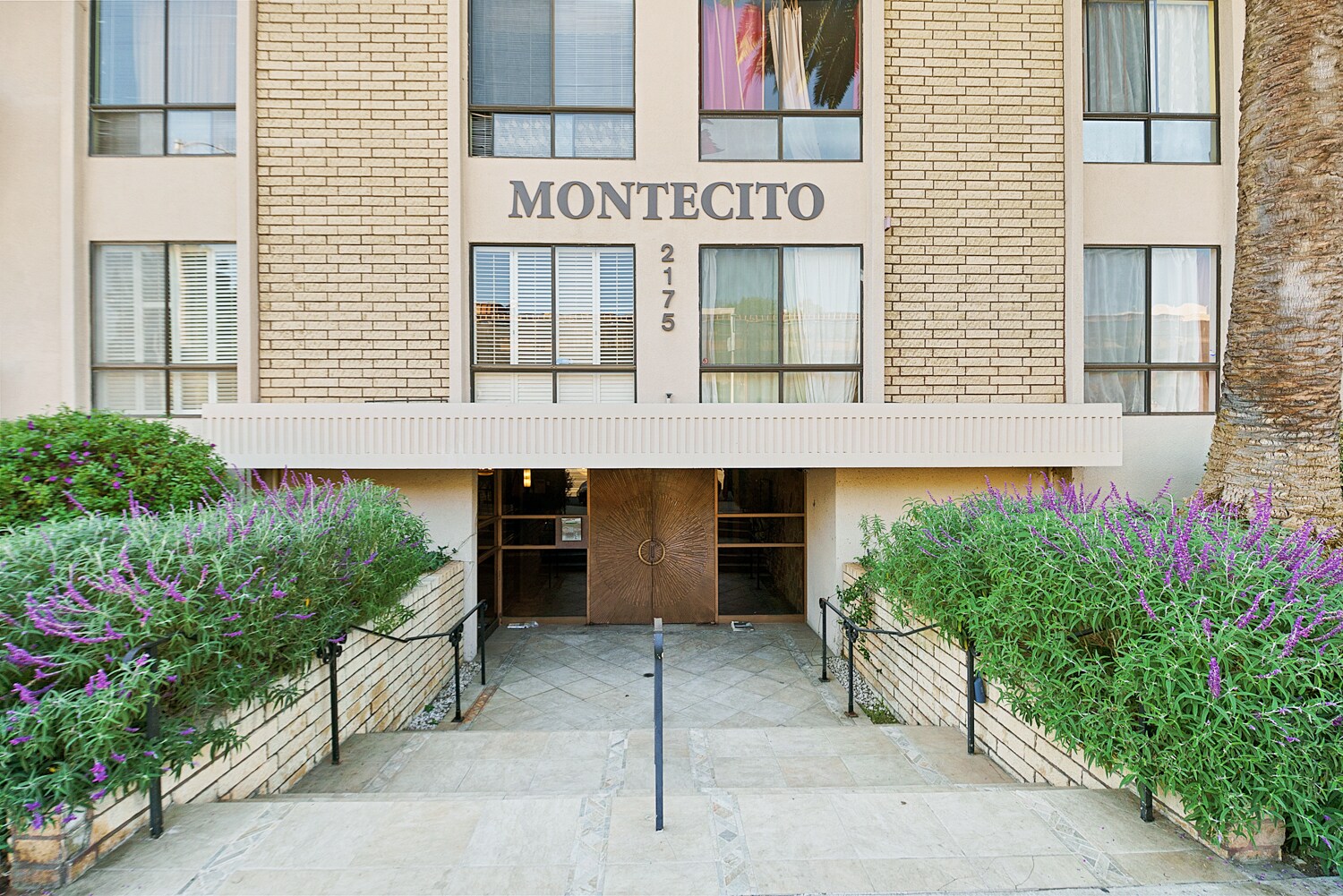 Building Photo - 2175 S Beverly Glen Blvd