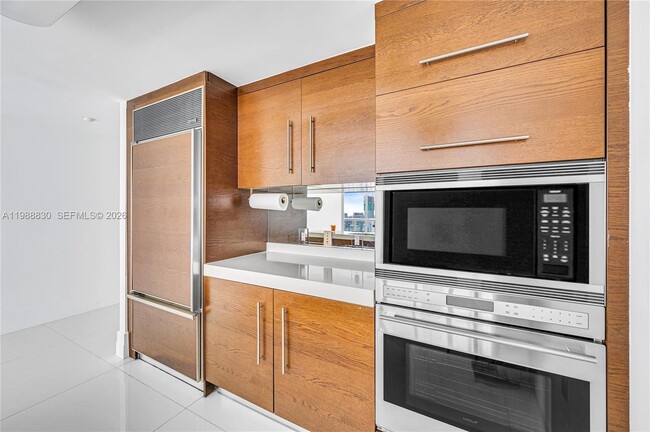 Building Photo - 495 Brickell Ave