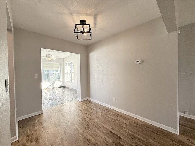 Building Photo - 105 N Aurora Ave