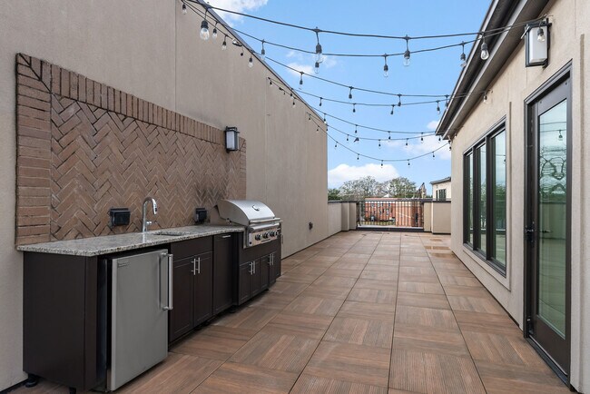 Building Photo - M West