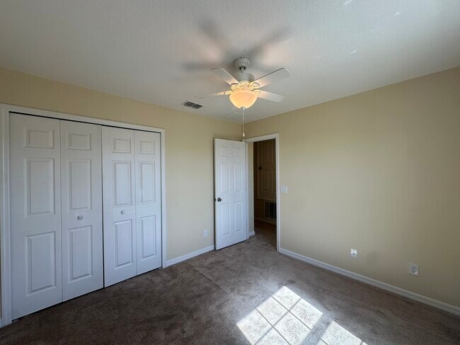 Building Photo - 172 Primrose Dr