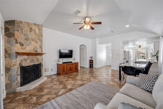 Building Photo - 16406 Cypress Valley Dr