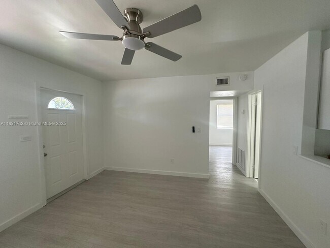 Building Photo - 1754 NE 48th Ct