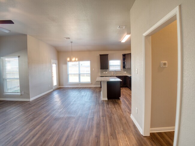 Building Photo - 1368 Kingsgate Dr
