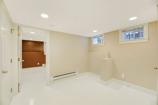 Building Photo - 4709 Stone Way N