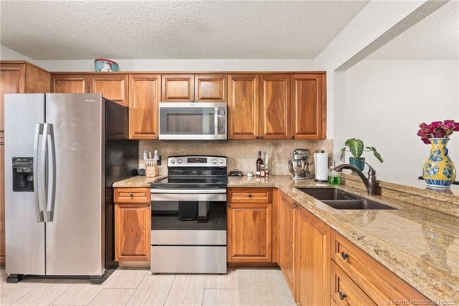 Building Photo - 111 Oakwood Dr