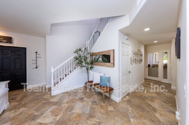 Building Photo - 27733 Mansfield Ct