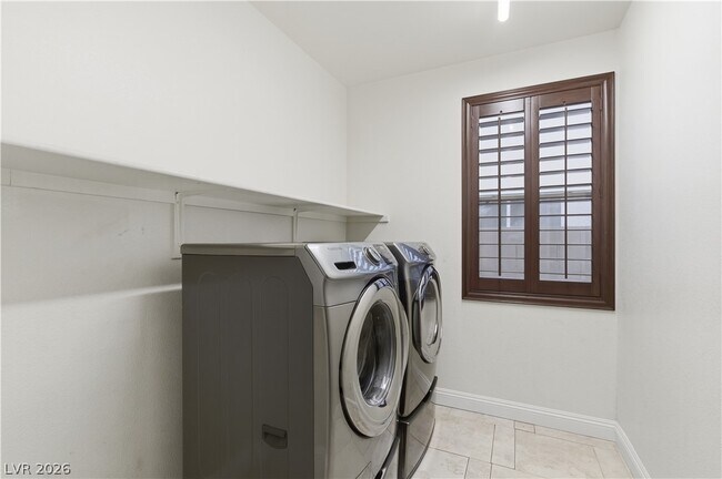 Building Photo - 8899 Sanibel Shore Ave