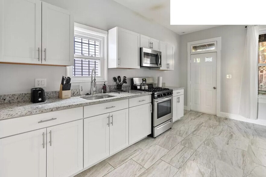 Building Photo - 2124 13th St SE