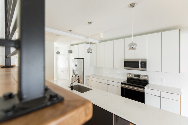 Building Photo - 54 West Ave