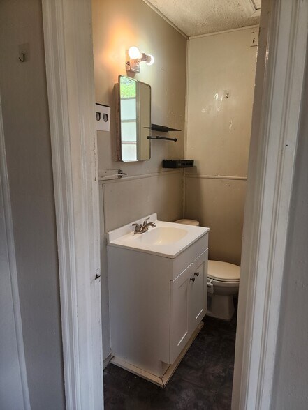 Bathroom - 1471 33rd St NW