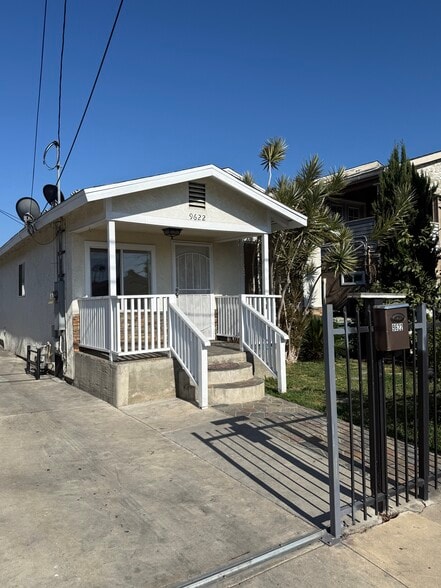 Building Photo - 9622 Evers Ave