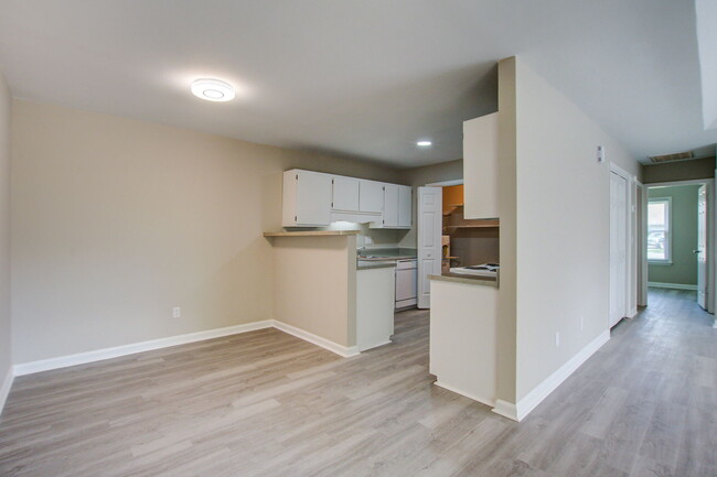 Building Photo - 9621 N Cardinal Dr