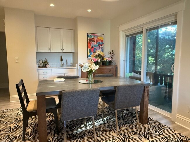 Building Photo - 212 Franklin St