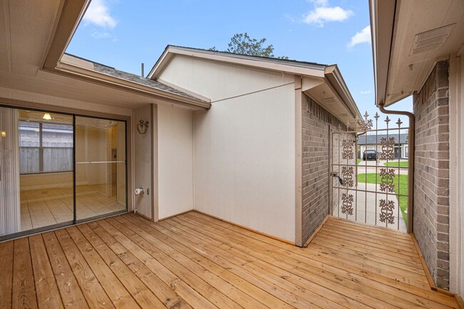 Building Photo - 2122 Echo Ridge