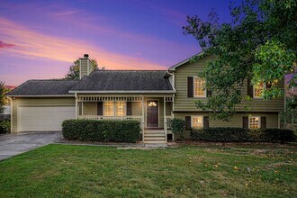 Building Photo - 3030 Green Meadow Ln