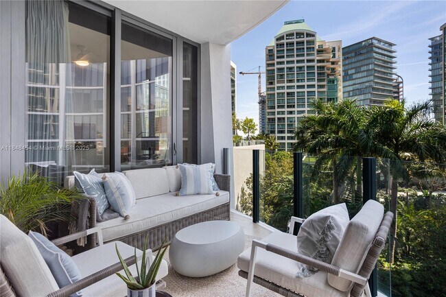 Building Photo - 2831 S Bayshore Dr