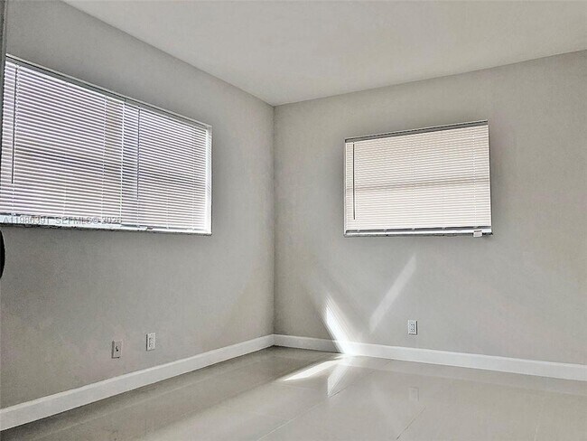 Building Photo - 7650 SW 10th Ct