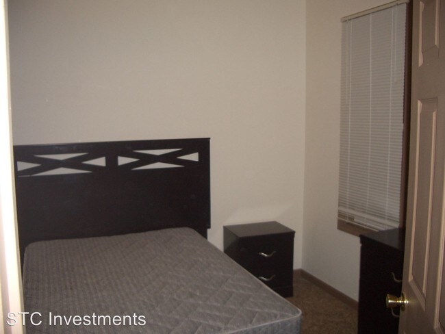 Building Photo - 2 br, 1 bath House - 402 W. McDonough