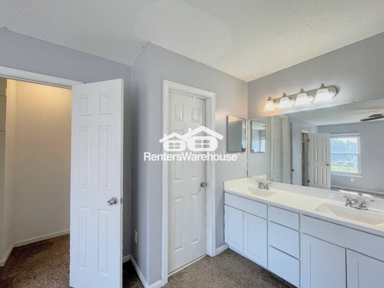 Building Photo - 651 Ridge Cir