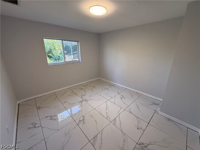 Building Photo - 953 Eisenhower Blvd