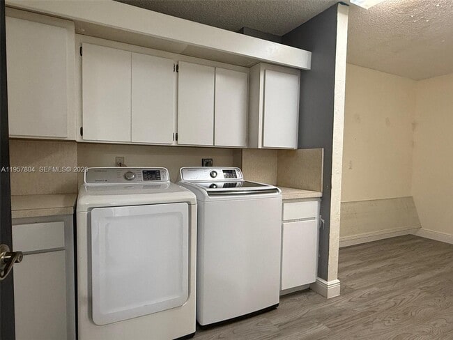 Building Photo - 1705 Whitehall Dr