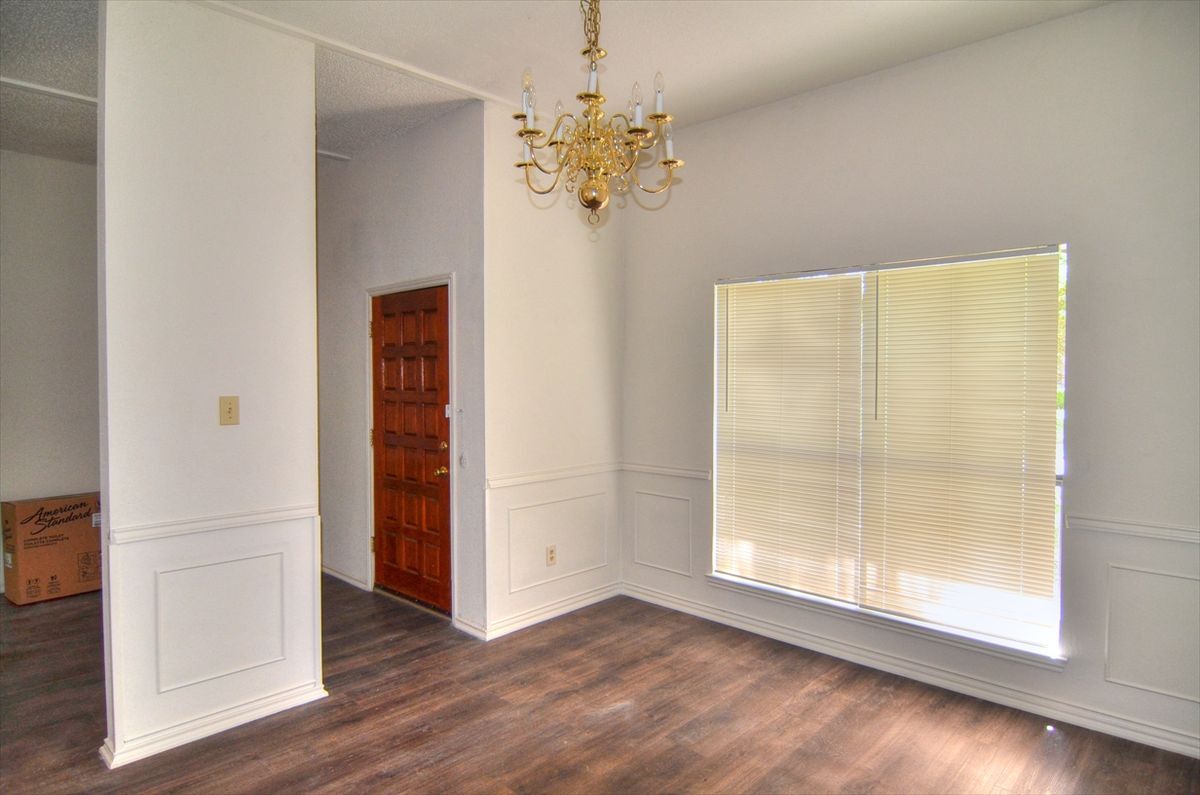 Building Photo - 8901 Greentree Dr