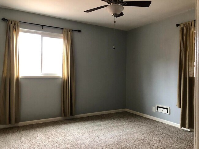 Building Photo - Charming 4 Bd, 2 Ba, Ranch Home in D-12 School District, close to Downtown, Trails and Ft. Carson