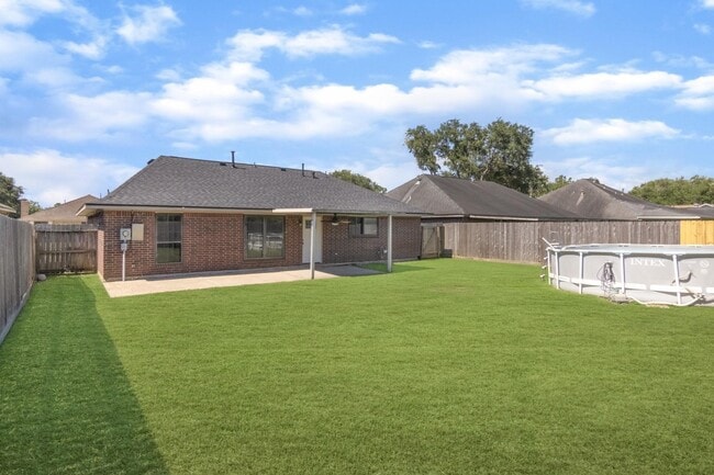 Building Photo - 6219 Ray Dr