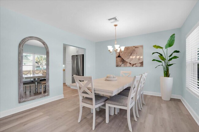 Building Photo - 115 Leland St SE