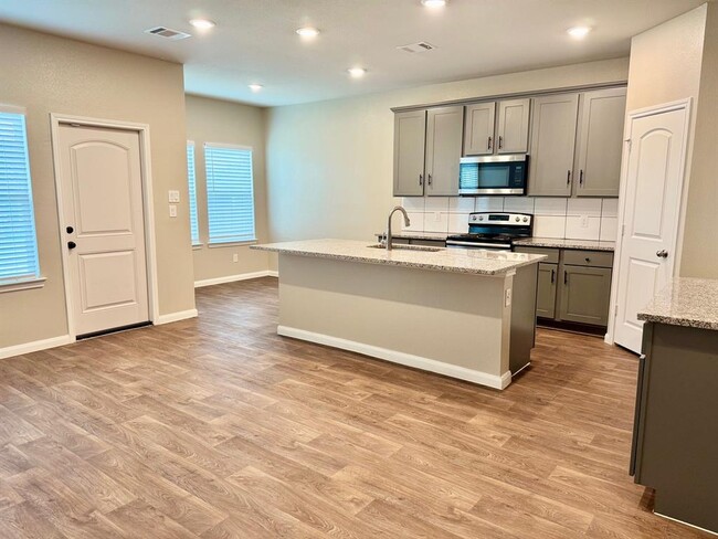 Building Photo - 15002 Sorrento Bay Ct