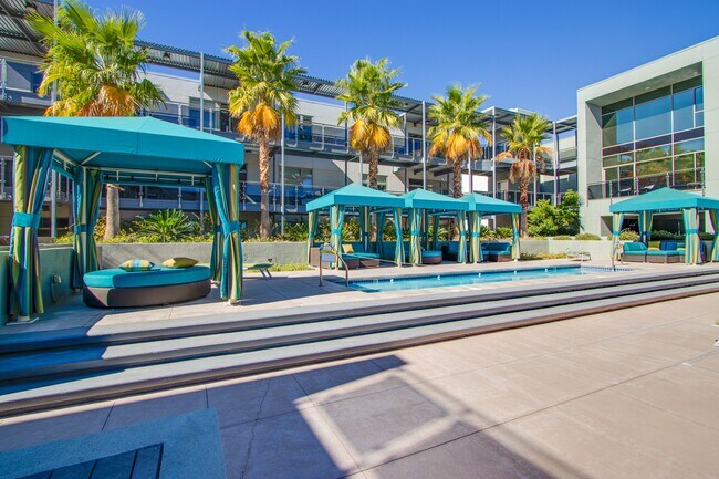 Building Photo - 8925 W Flamingo Rd